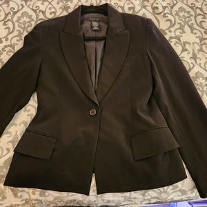 Beautiful & Stylish Limited Blazer w/built-in shoulder pads/one button closure